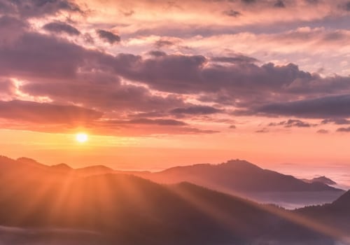 Capturing the Beauty of a Mountain Sunset Through Photography